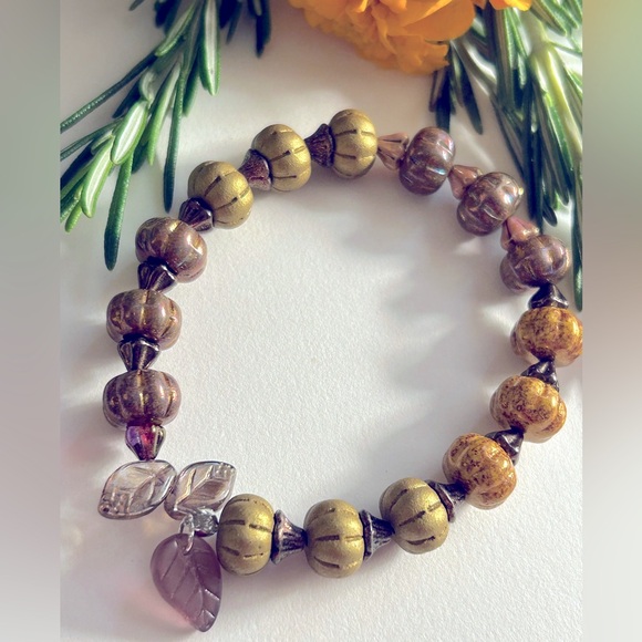 NWOT bracelet Pumpkins & Autumn Leaves rose Czech Glass, charms, stretch Osfm - Picture 9 of 9